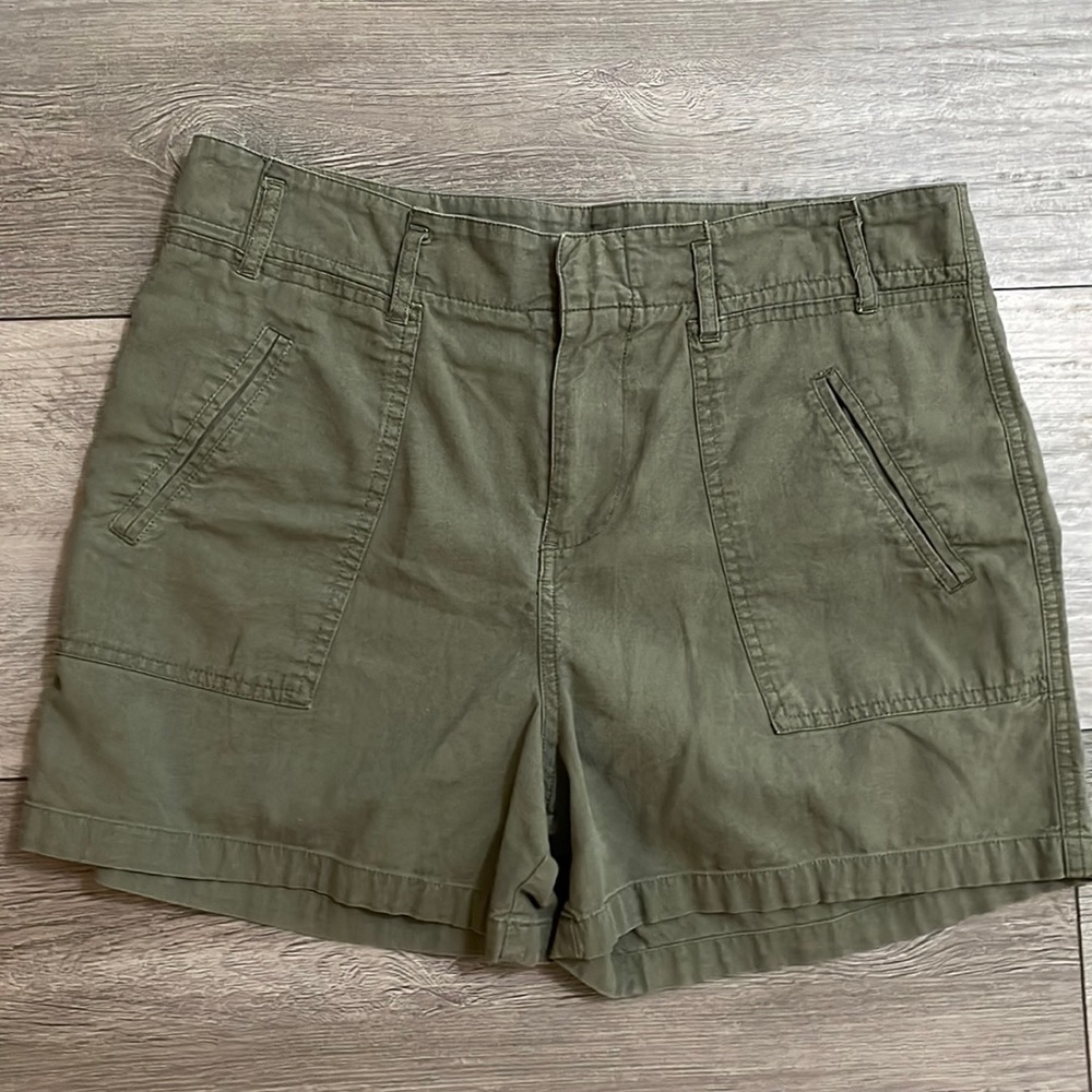 Caslon, size 8, army green shorts - Picture 1 of 4